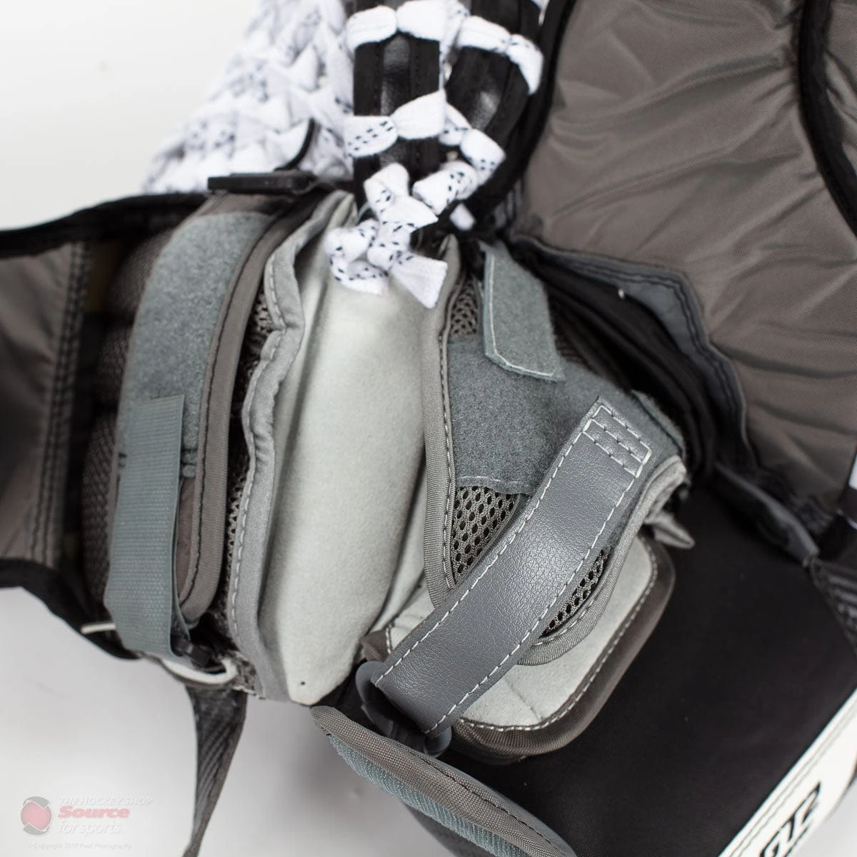 Warrior Ritual GT2 Senior Goalie Catcher - Source Exclusive 10 Warrior Ritual GT2 Senior Goalie Catcher - Source Exclusive - Image 8