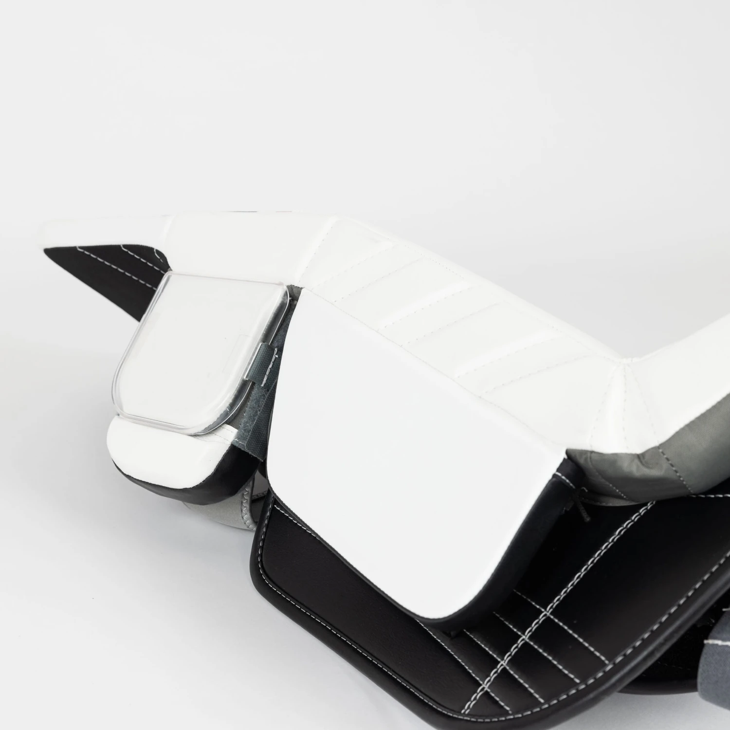 Warrior Ritual G6 E+ Junior Goalie Leg Pads 7 Warrior Ritual G6 E+ Junior Goalie Leg Pads - Image 5