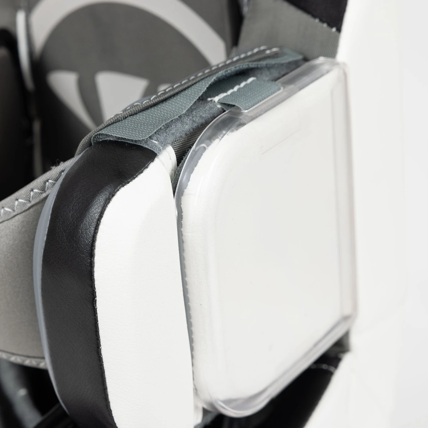 Warrior Ritual G6 E+ Junior Goalie Leg Pads 10 Warrior Ritual G6 E+ Junior Goalie Leg Pads - Image 8