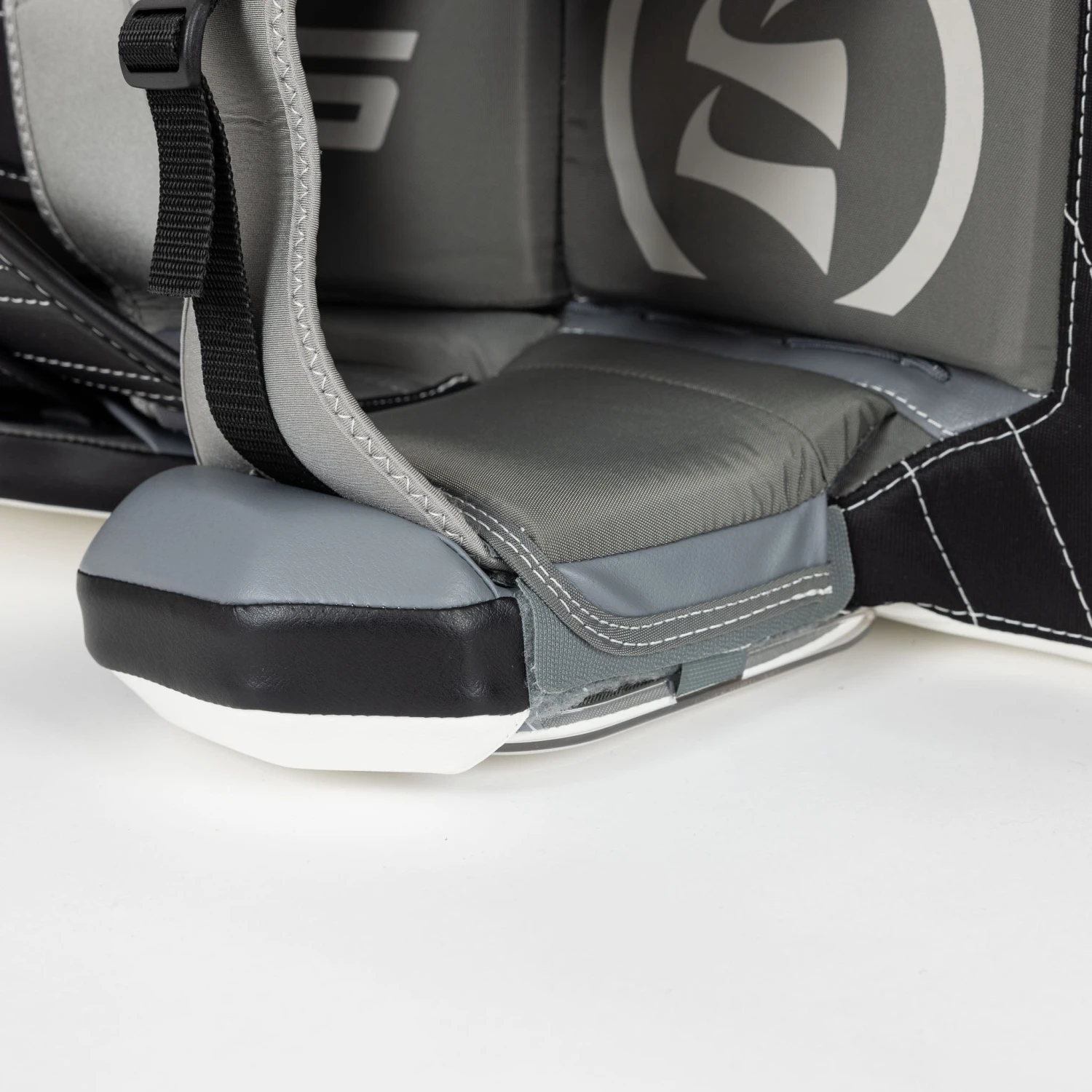 Warrior Ritual G6 E+ Senior Goalie Leg Pads 8 Warrior Ritual G6 E+ Senior Goalie Leg Pads - Image 6