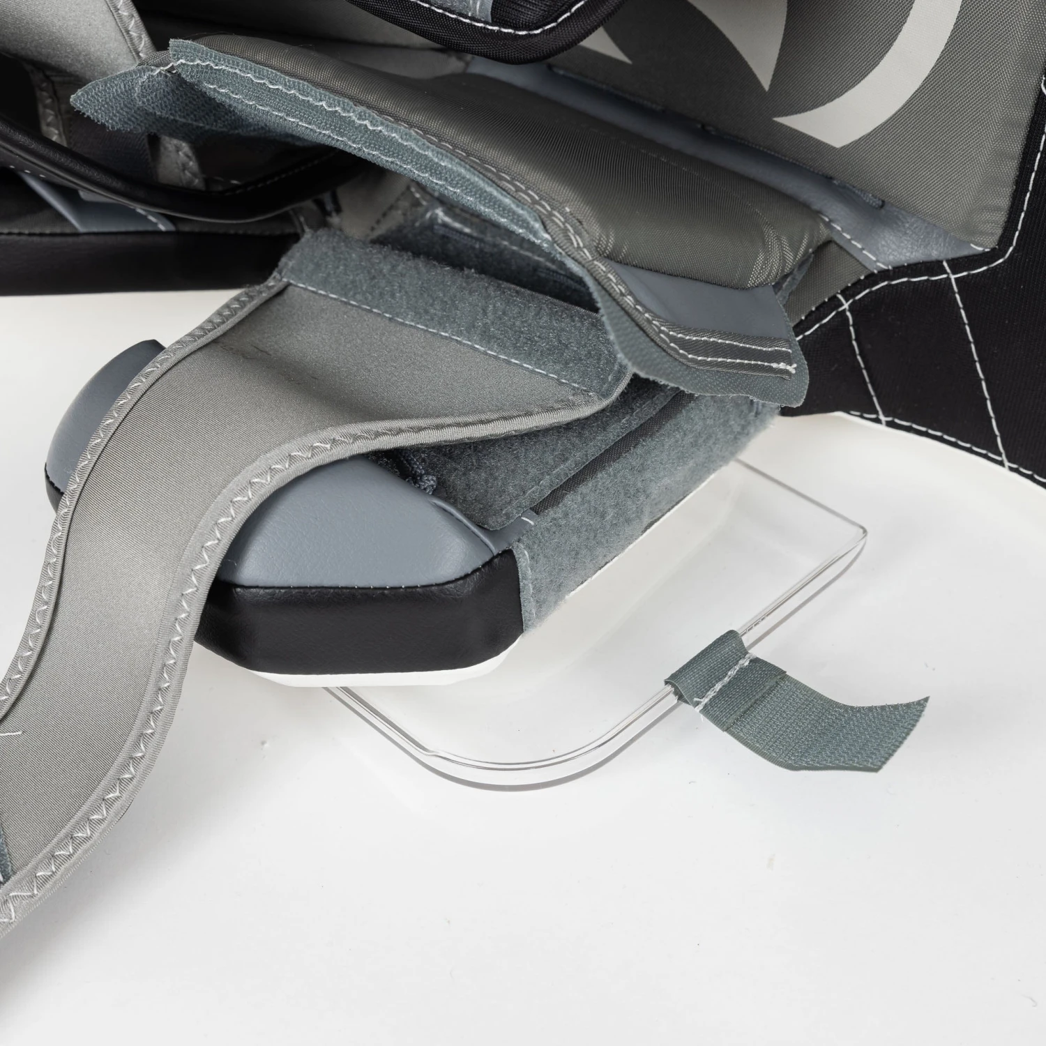 Warrior Ritual G6 E+ Senior Goalie Leg Pads 12 Warrior Ritual G6 E+ Senior Goalie Leg Pads - Image 10