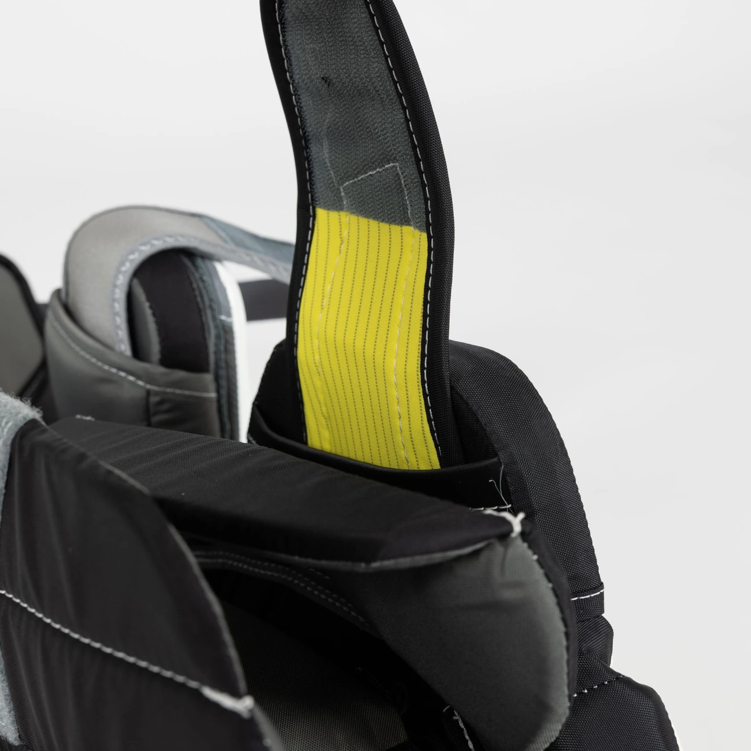 Warrior Ritual G6 E+ Youth Goalie Leg Pads 14 Warrior Ritual G6 E+ Youth Goalie Leg Pads - Image 12