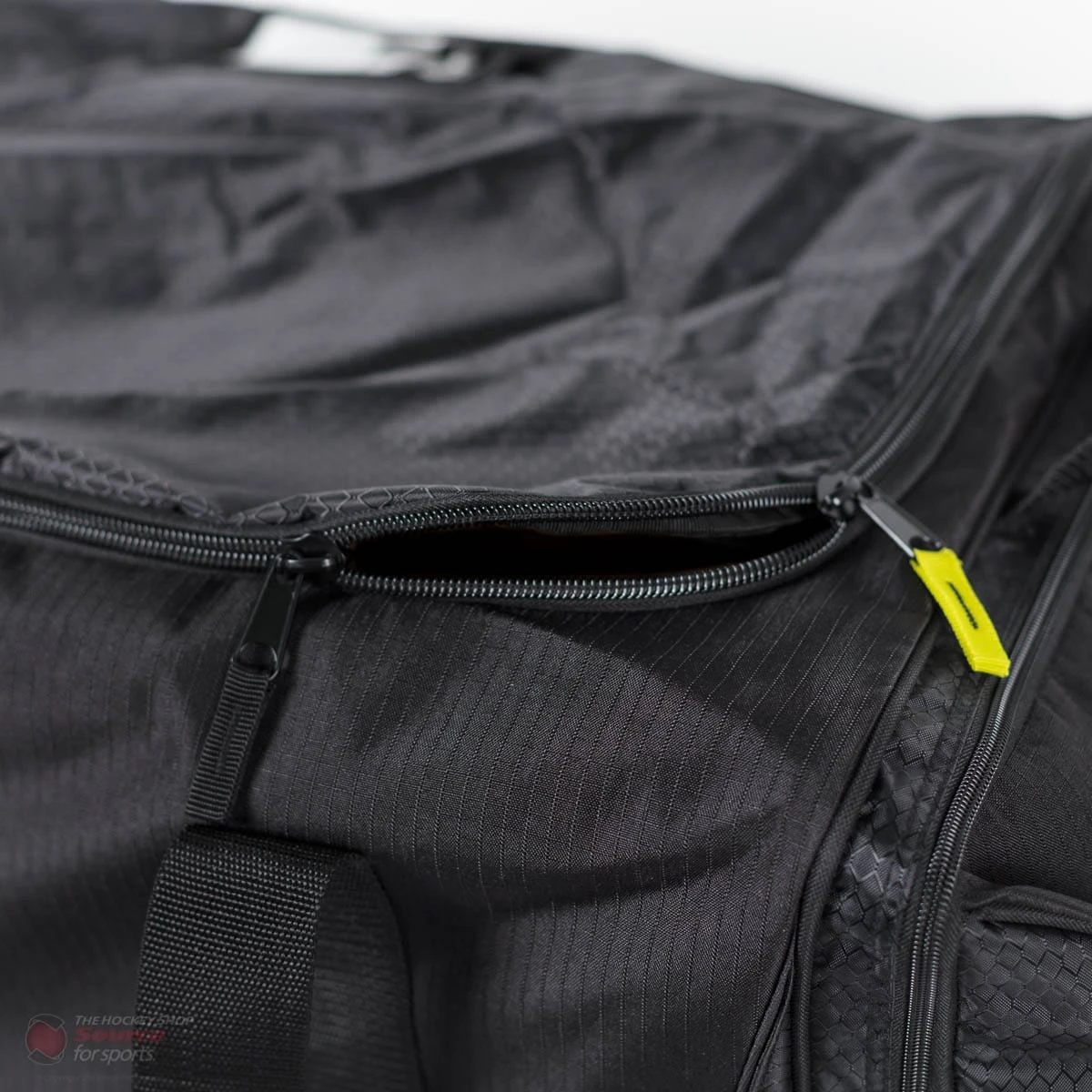 Warrior Q20 Senior Wheel Hockey Bag 8 Warrior Q20 Senior Wheel Hockey Bag - Image 6